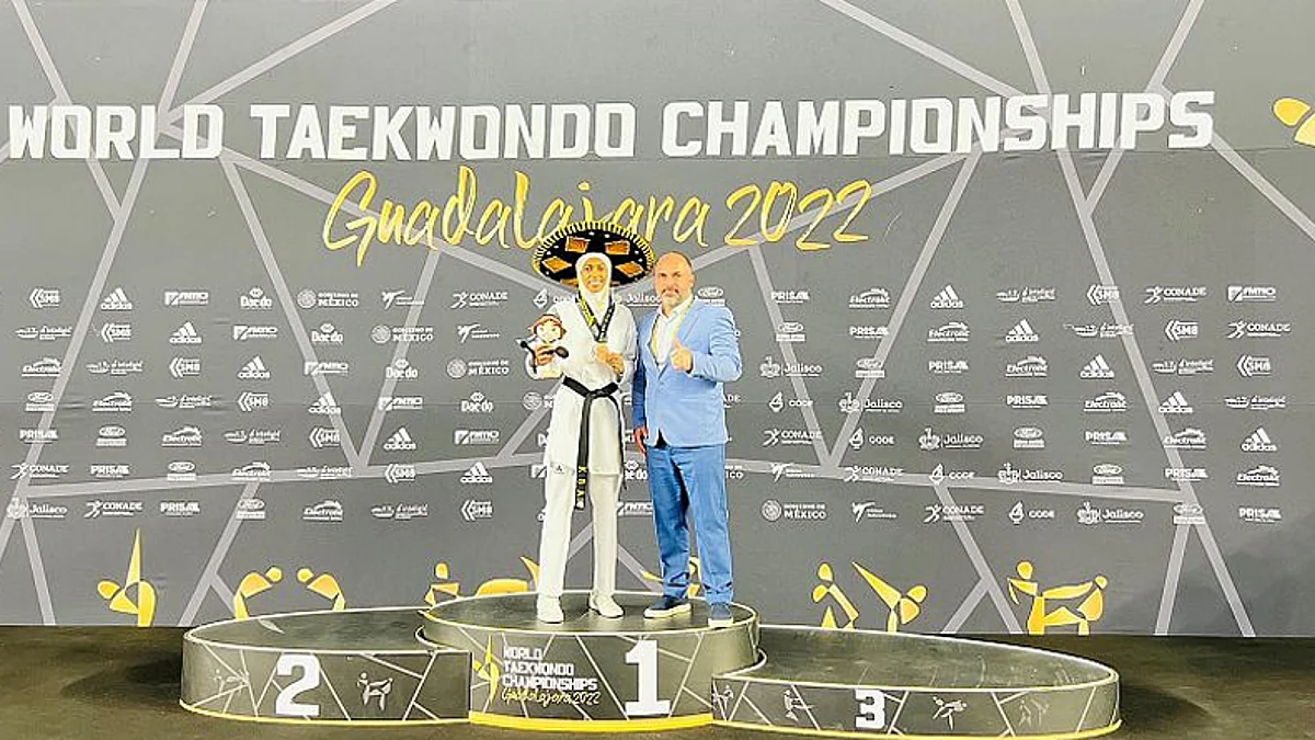 لاعبة المنتخب السعودي دنيا أبو طالب تحقق برونزية العالم للتايكوندو