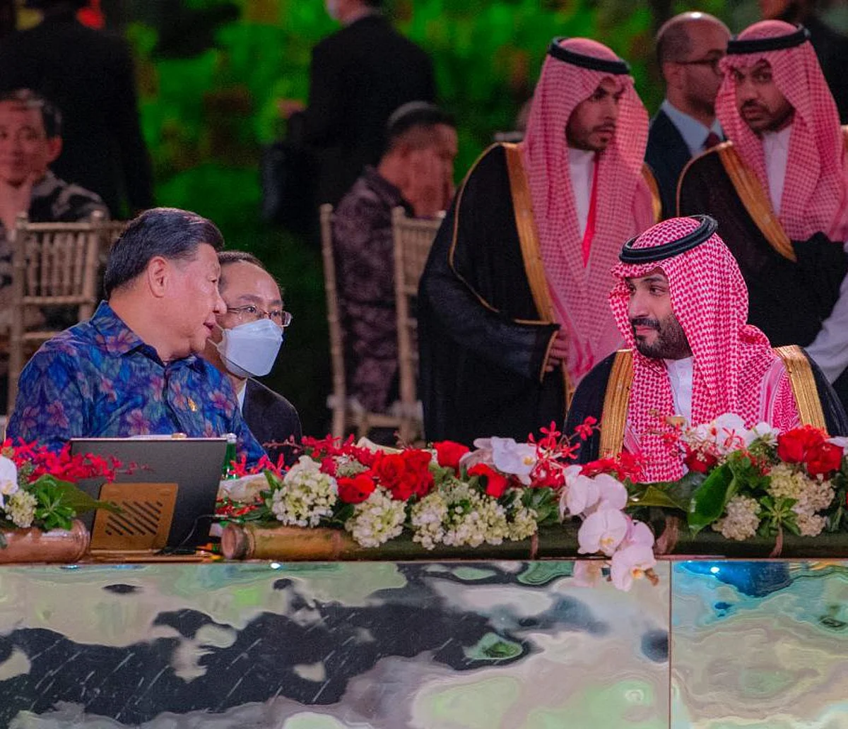 ولي العهد يتبادل الأحاديث الودية مع قادة مجموعة العشرين (صور)