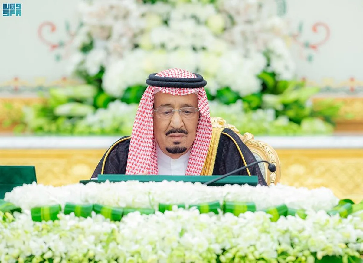 خادم الحرمين يرأس جلسة مجلس الوزراء في قصر اليمامة