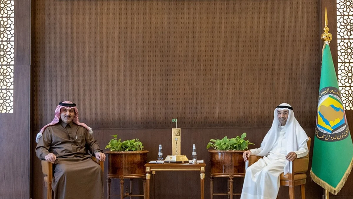 نايف الحجرف والسفير محمد آل جابر