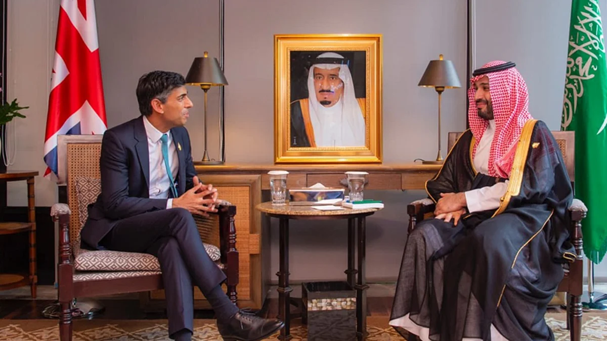 ولي العهد يستعرض علاقات التعاون وتطورات الأوضاع الإقليمية والدولية مع رئيس الوزراء البريطاني