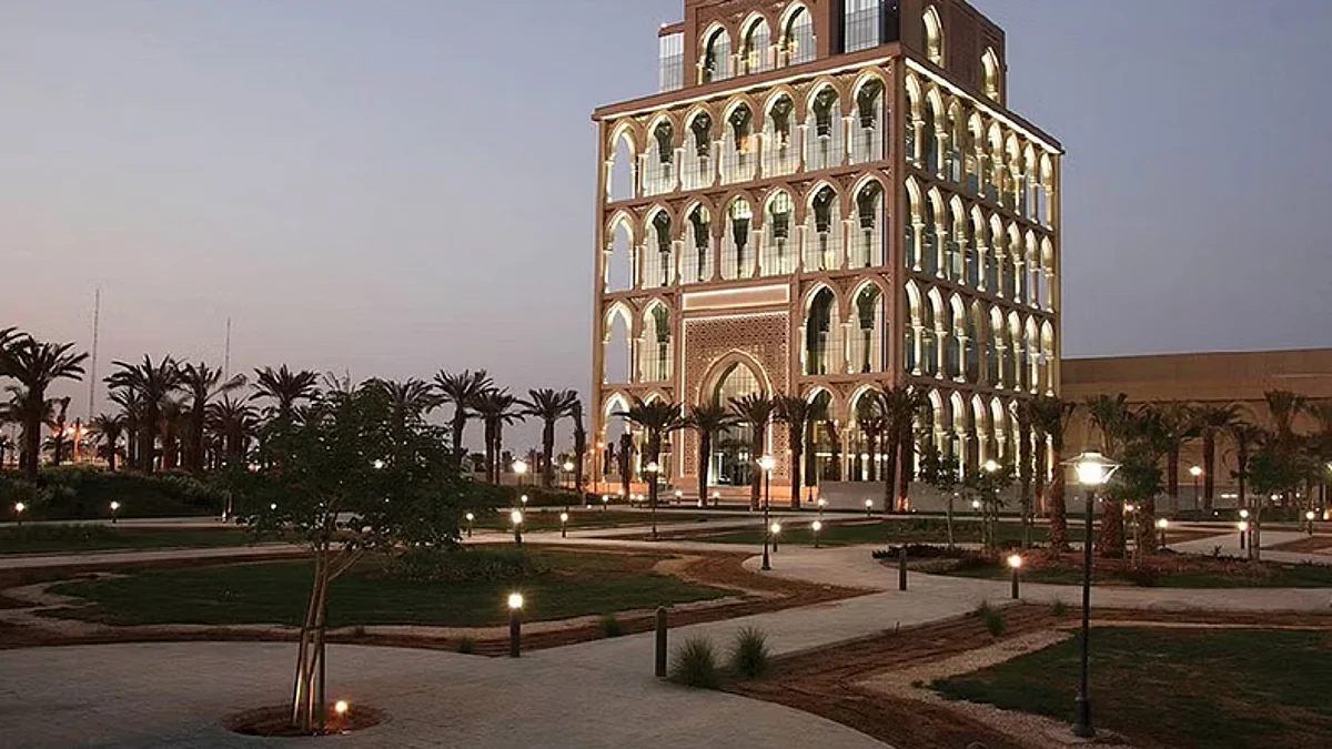 لا يشترط الخبرة.. جامعة سعود تعلن عن وظائف شاغرة للجنسين