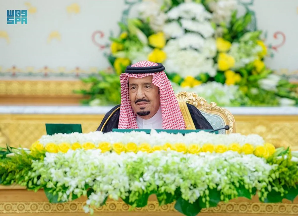 خادم الحرمين يرأس جلسة مجلس الوزراء بقصر اليمامة
