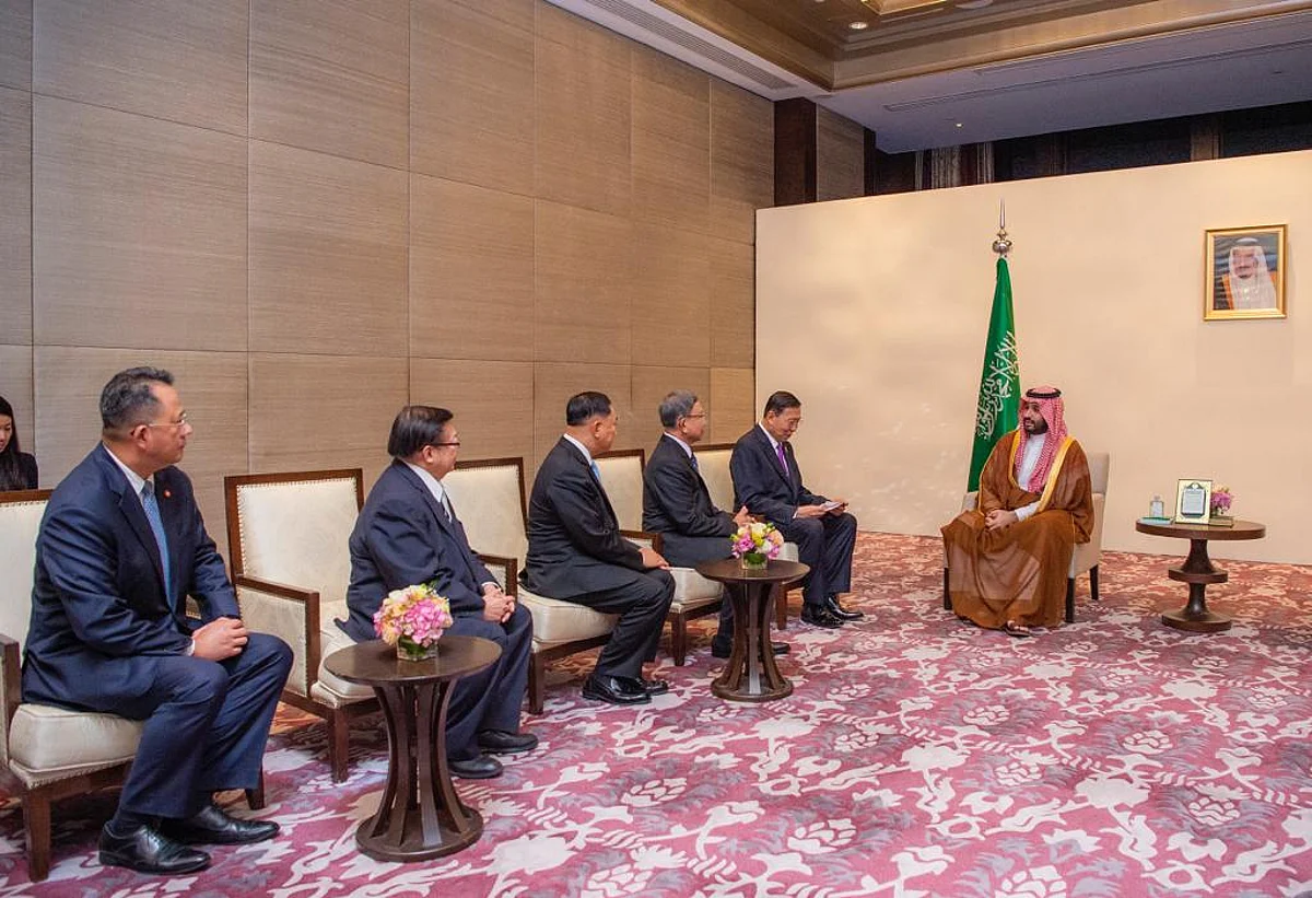 ولي العهد يستقبل رئيس مجلس الشيوخ التايلندي