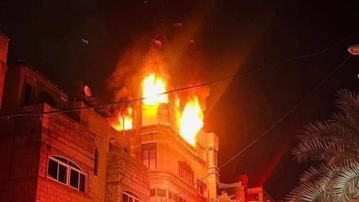حريق هائل في مبنى سكني بقطاع غزة