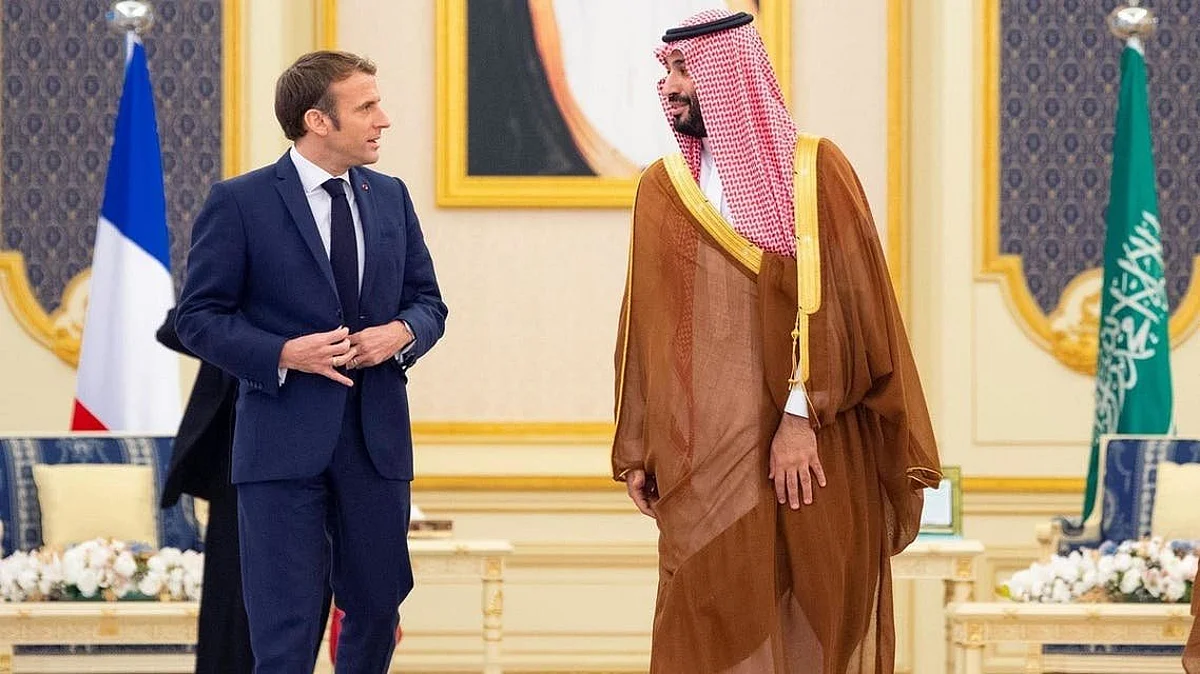 ولي العهد يبحث مع الرئيس الفرنسي جهود تعزيز أمن واستقرار المنطقة