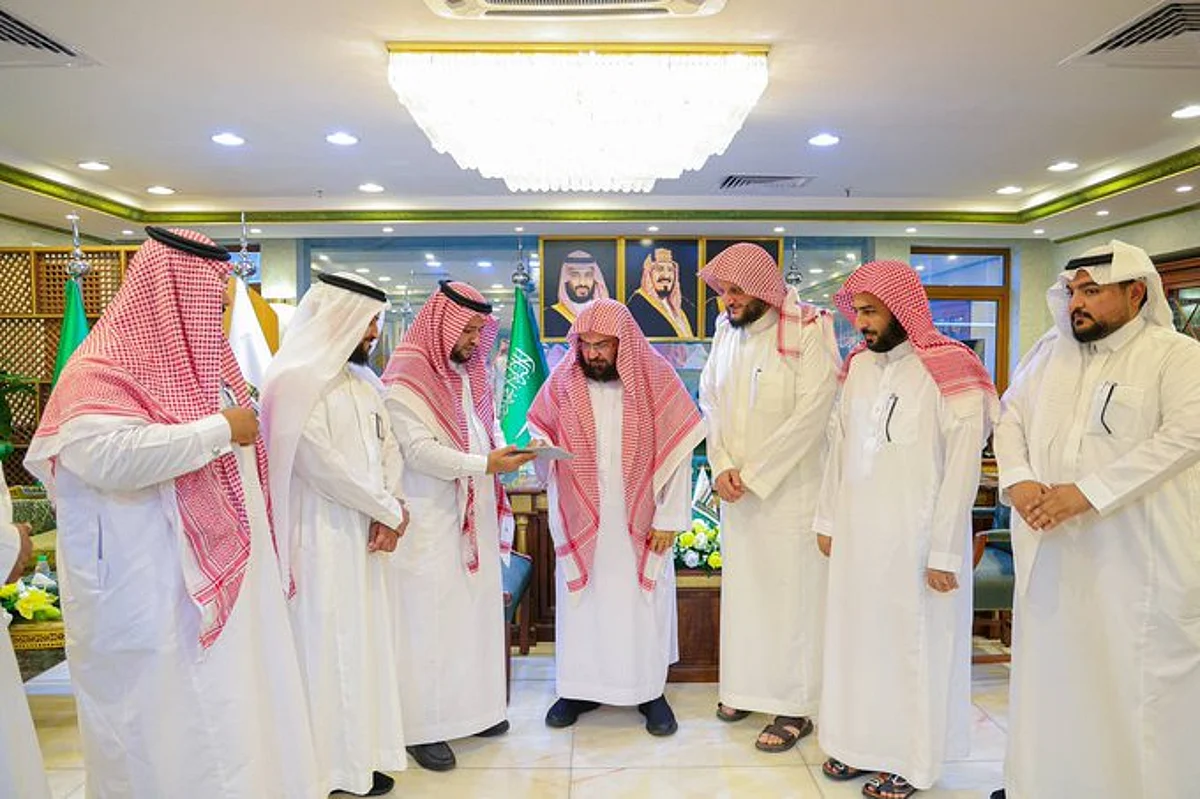 «السديس» يعتمد ميثاق المراجعة الداخلية في «شؤون الحرمين»