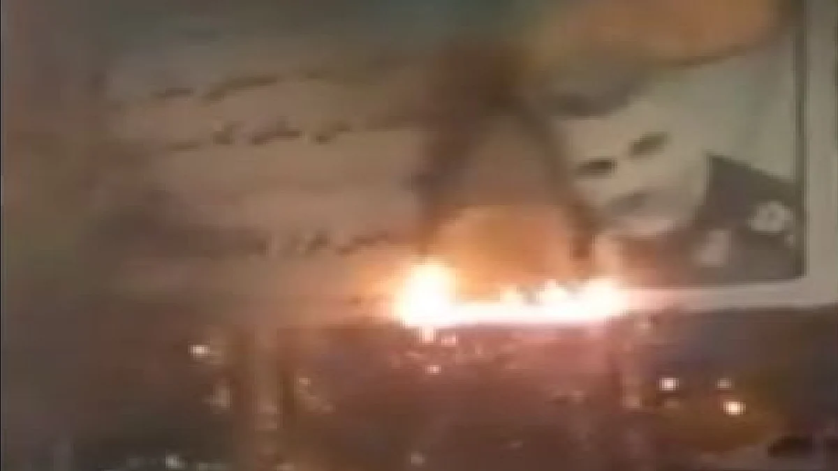 لحظة حرق صورة لقاسم سليماني
