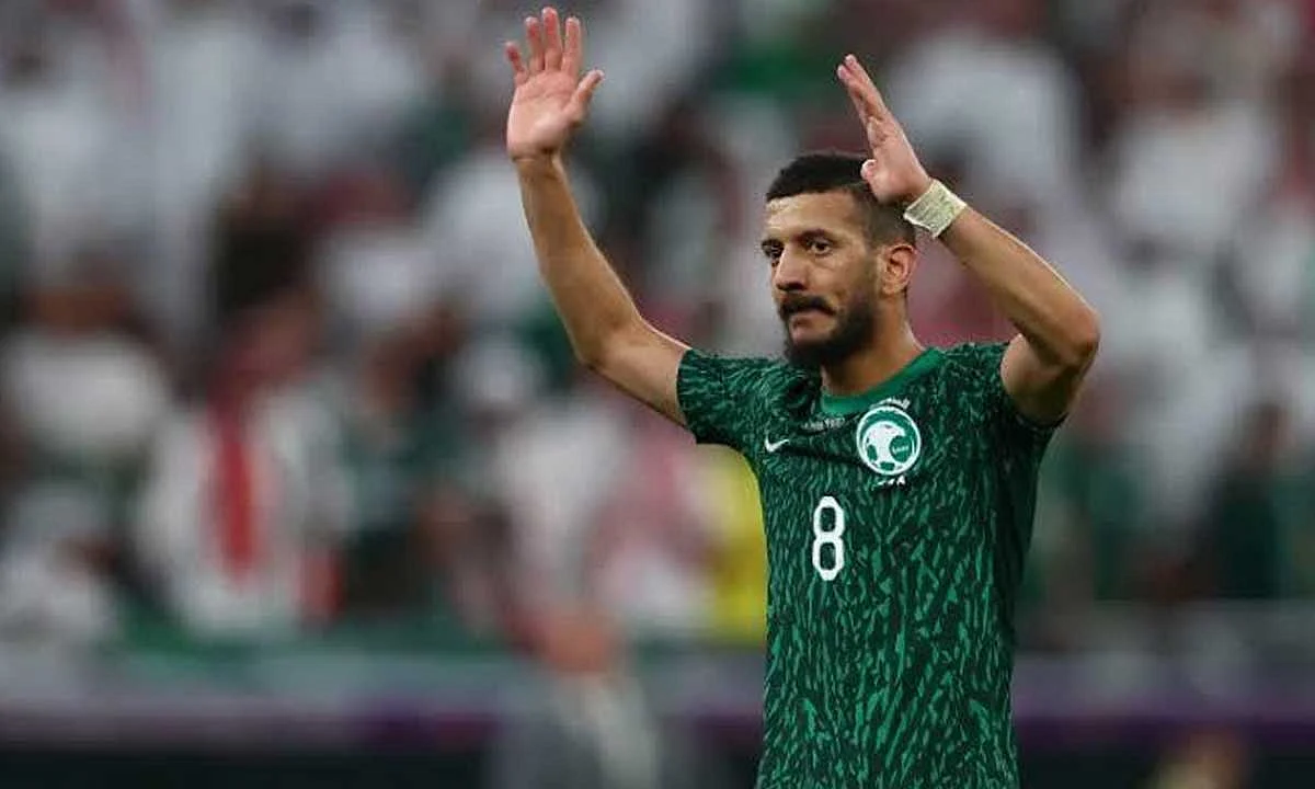 إصابة لاعب الهلال عبدالإله المالكي بقطع في الرباط الصليبي