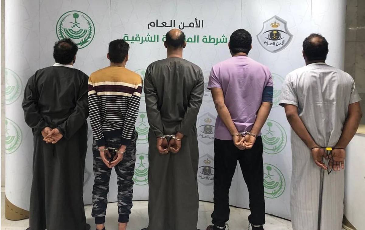المتهمين الخمسة