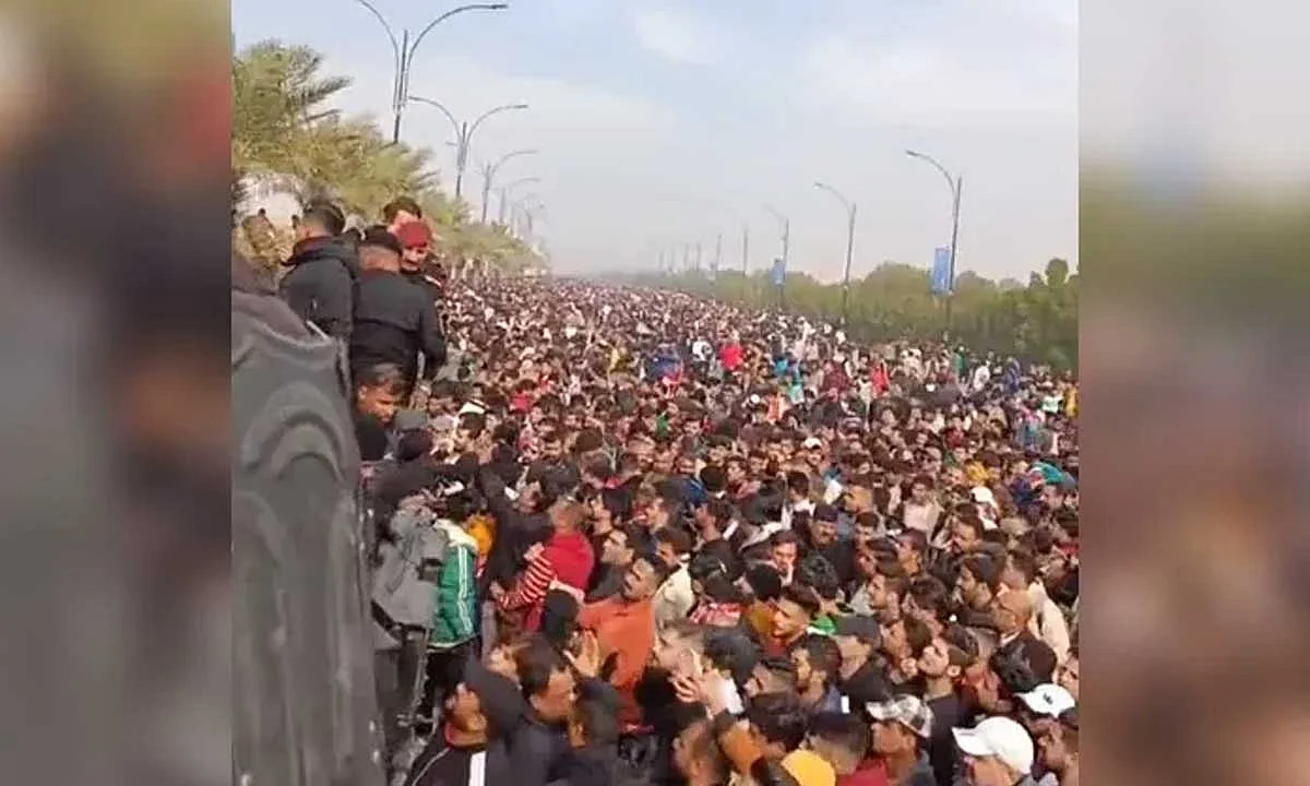 احتشاد الجماهير في محيط استاد المباراة النهائية بالبصرة