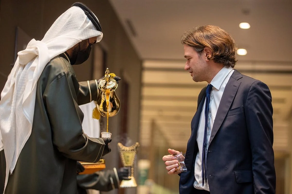 جانب من وصول بعثة إنتر ميلان إلى مطار الملك خالد الدولي
