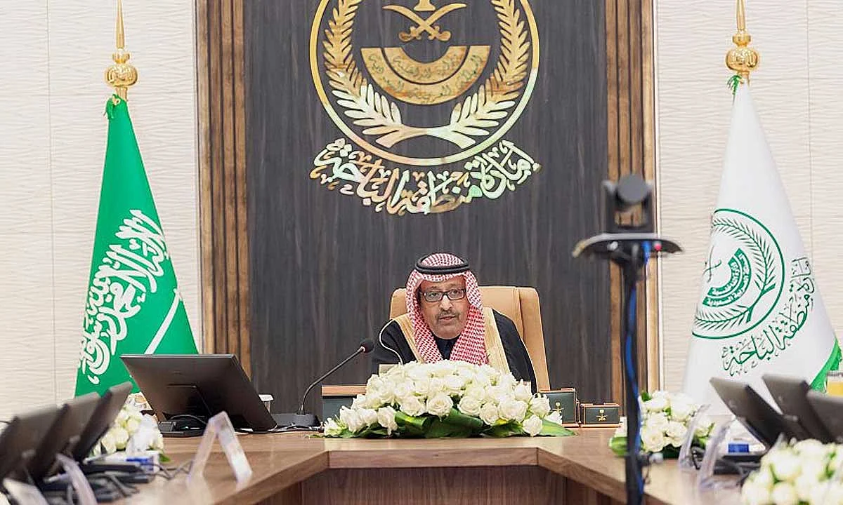أمير الباحة خلال اجتماع مجلس المنطقة التعليمي