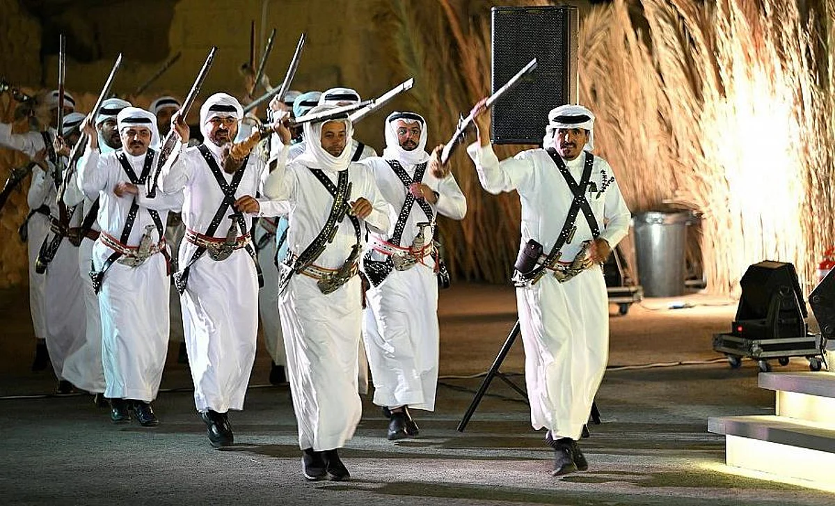 أحد الفنون الأدائية المشاركة في المهرجان