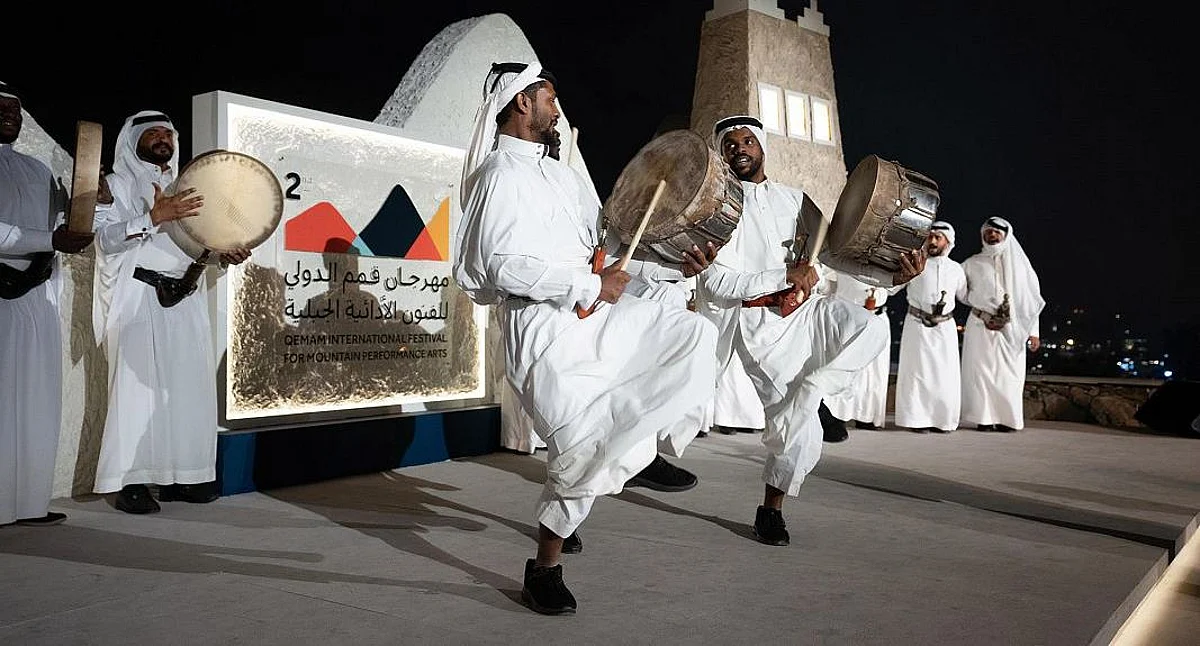 جانب من تقديم فن الرزفة التراثي