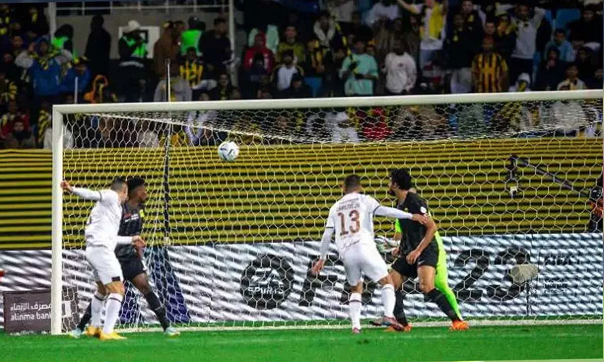 التعادل الإيجابي يحسم نتيجة مباراة التعاون والشباب في دوري روشن