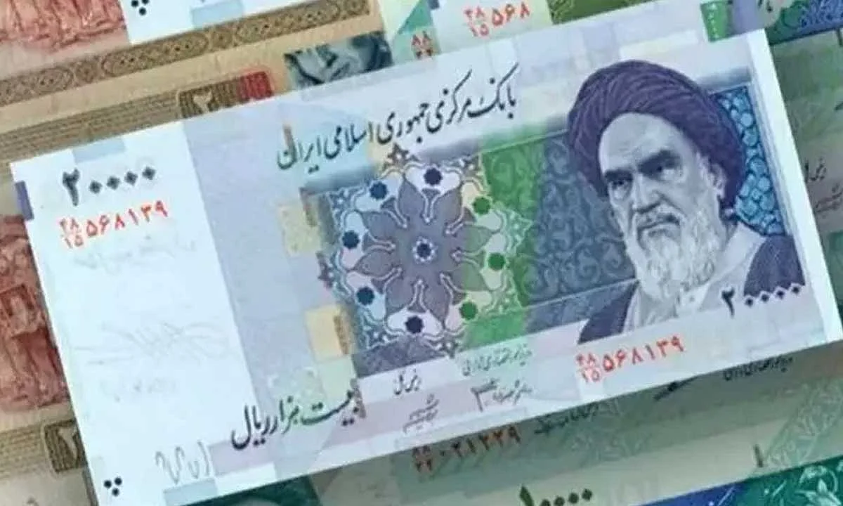 التومان الإيراني يواصل هبوطه أمام الدولار