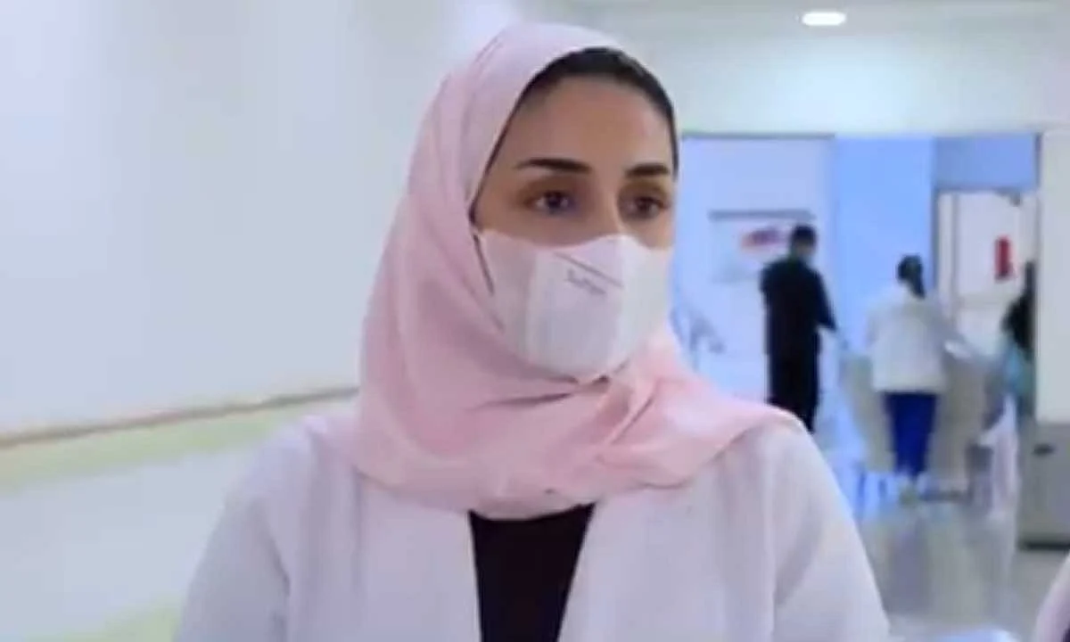 مختصة اجتماعية تكشف عن انهيار والدة التوأم السيامي العراقي أثناء دخولهما العمليات