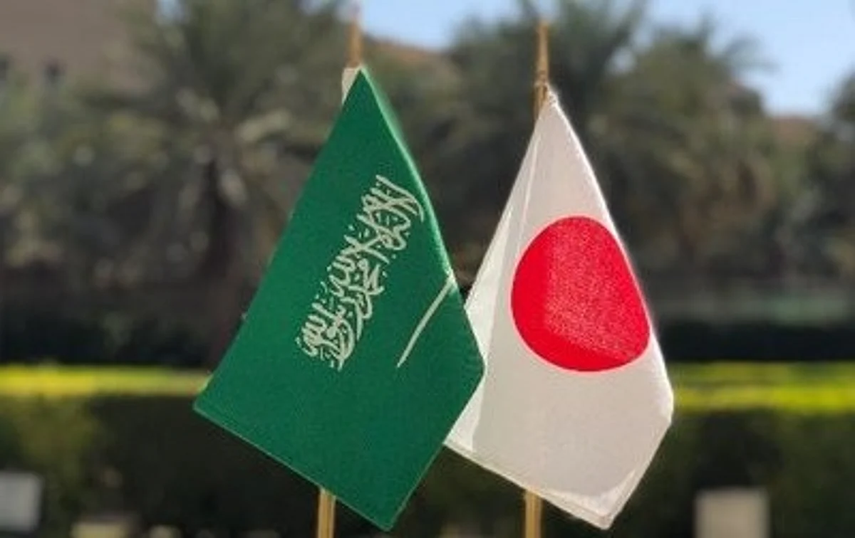 علم السعودية وعلم اليابان