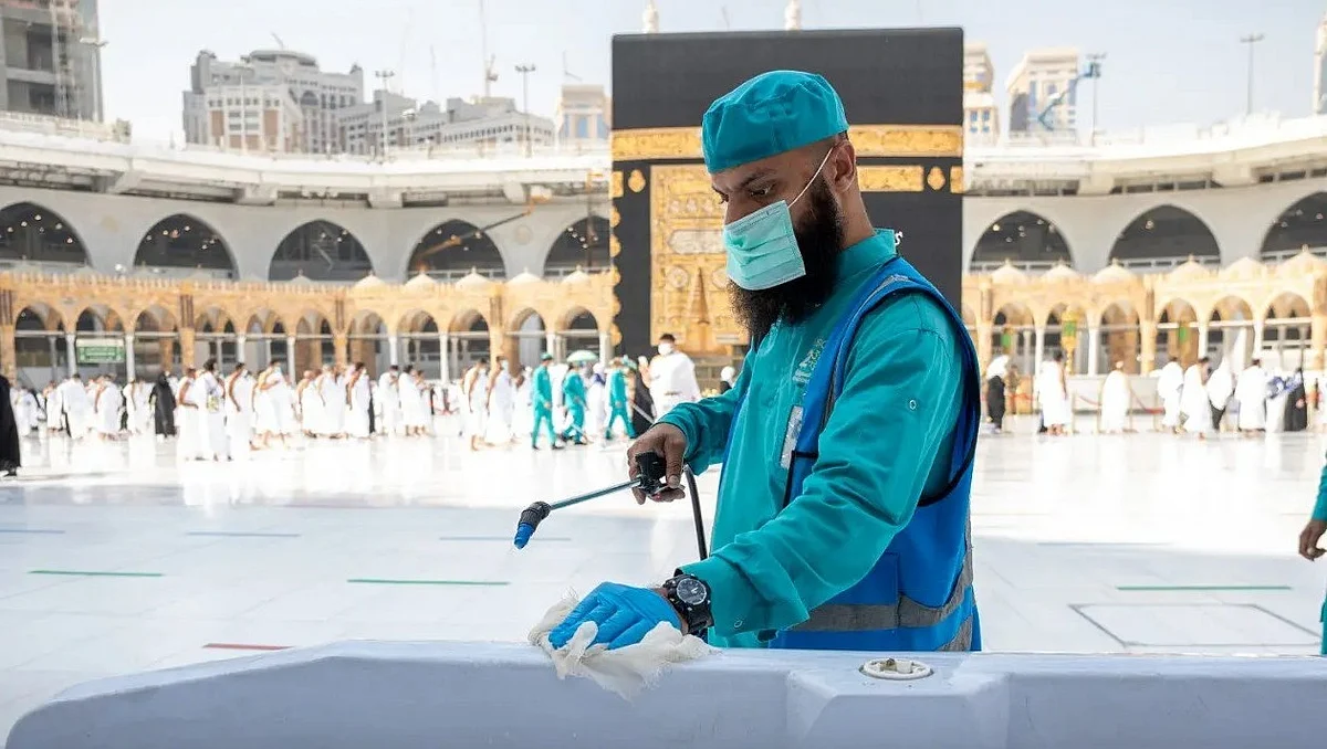 تعقيم الحرم المكي
