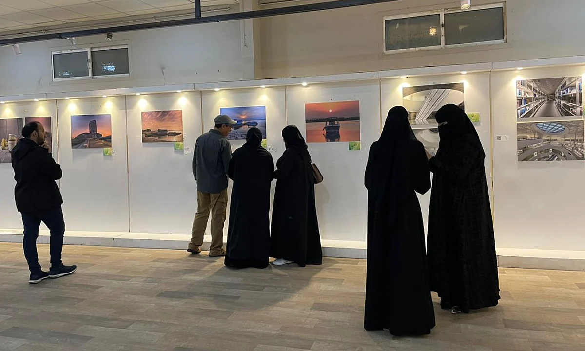 معرض عشرة على عشرة