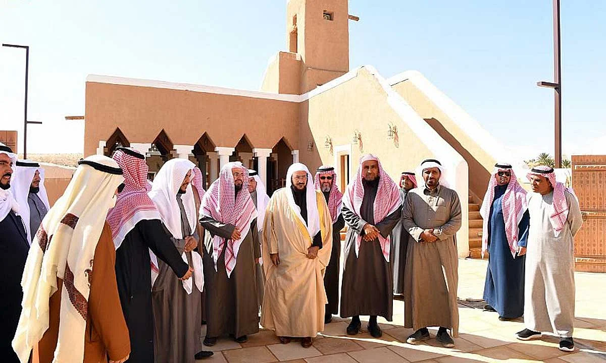 وزير الشؤون الإسلامية يتفقد مسجدي المقبل والعجلان التاريخيين بالقصيم