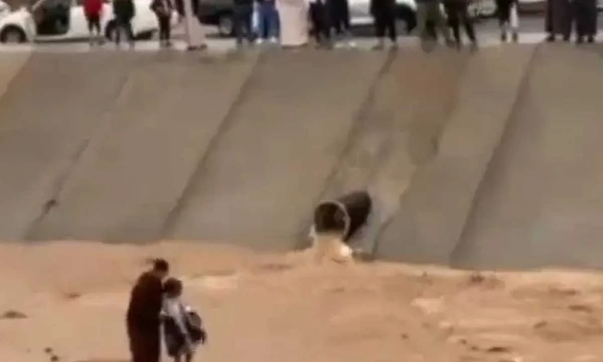 انقاذ طفل في المدينة المنورة