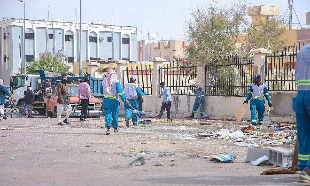 إزالة البسطات العشوائية للخضار والفواكه بحوية الطائف