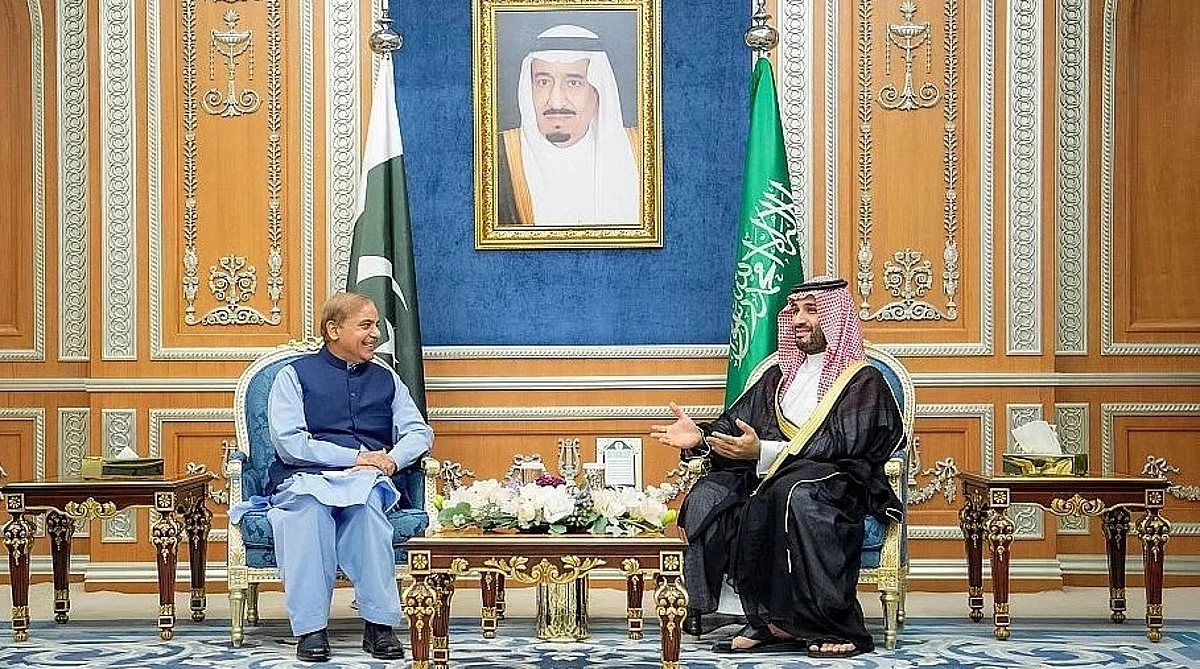 الأمير محمد بن سلمان، ولي العهد ورئيس وزراء باكستان، شهباز شريف