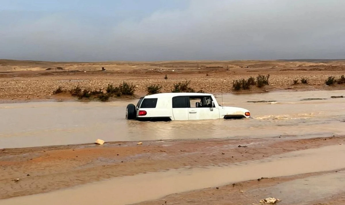 مركبات عالقة بالصحراء