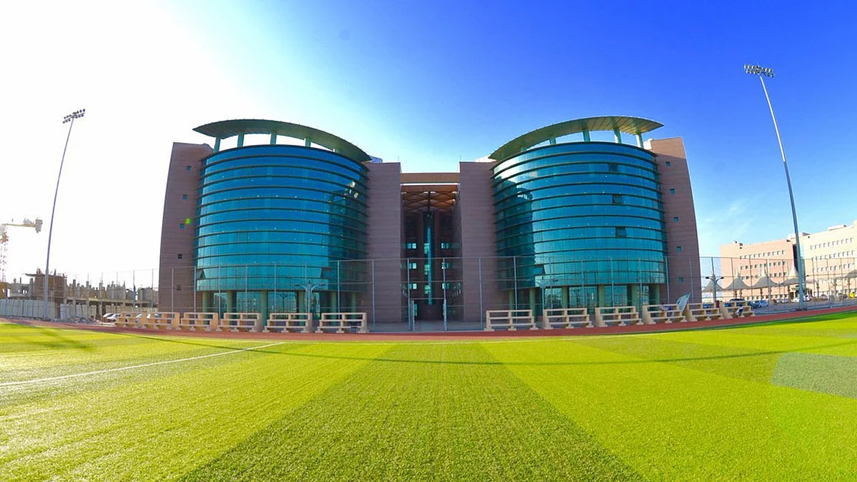 جامعة جازان تلتقي مستجديها وتكرم المتفوقين