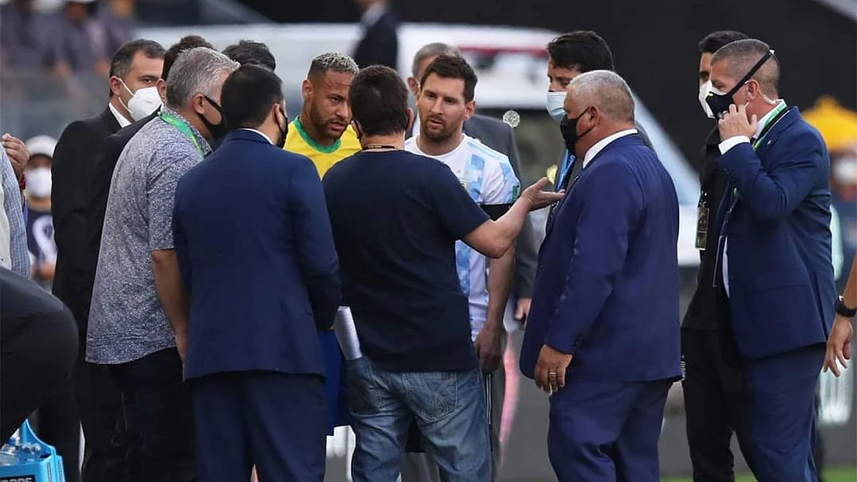 «فيفا» يفتح تحقيقًا موسعًا في «جنون» موقعة البرازيل والأرجنتين المُلغاة