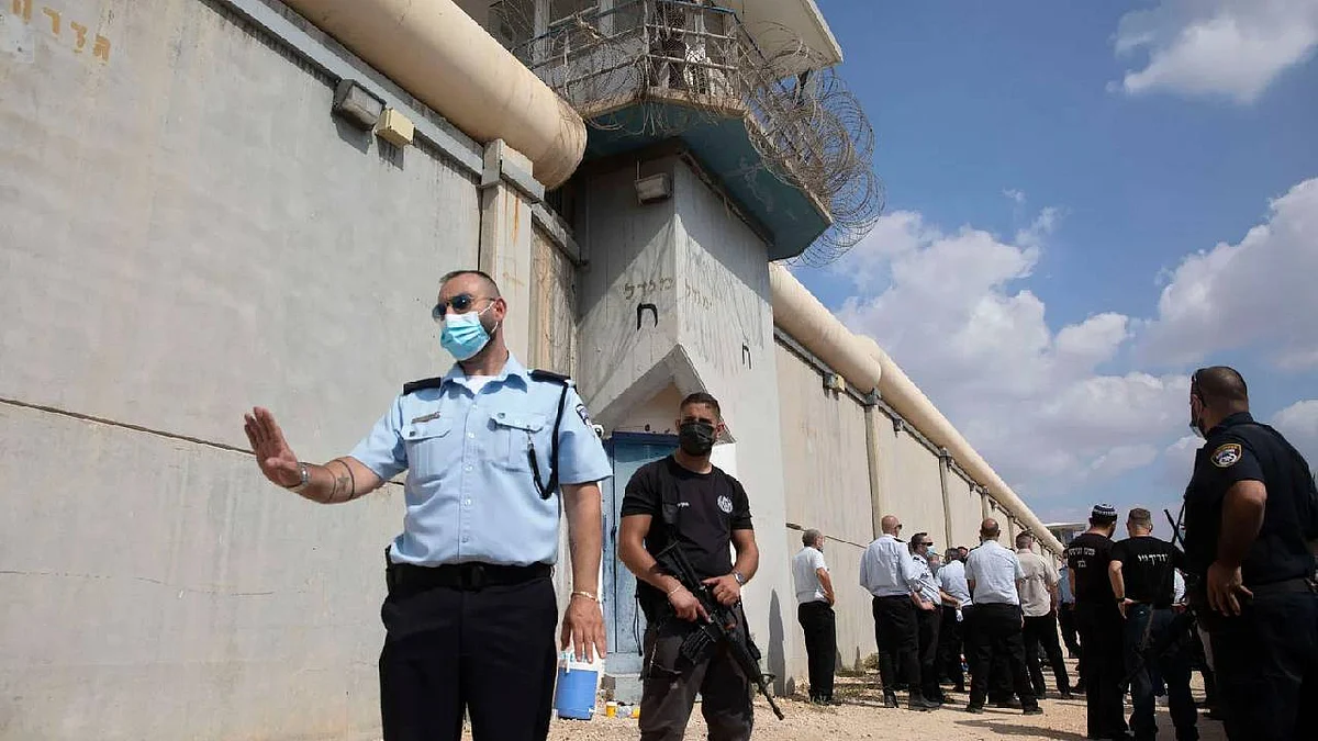 وثقتها كاميرات مراقبة.. ماذا فعل الأسرى الفلسطينيون الستة بعد الفرار من سجن جلبوع؟