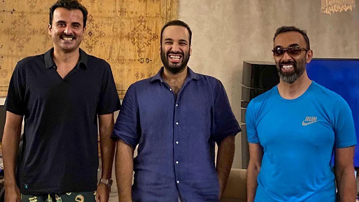 لقاء «ودي» بين ولي العهد وأمير قطر ومستشار الأمن الوطني بالإمارات