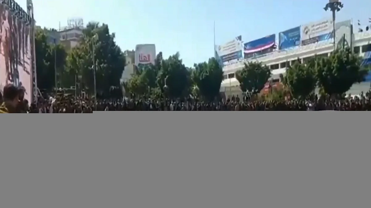 فيديو يوثق لحظة إعدام الحوثيين ٩ مدنيين بينهم طفل