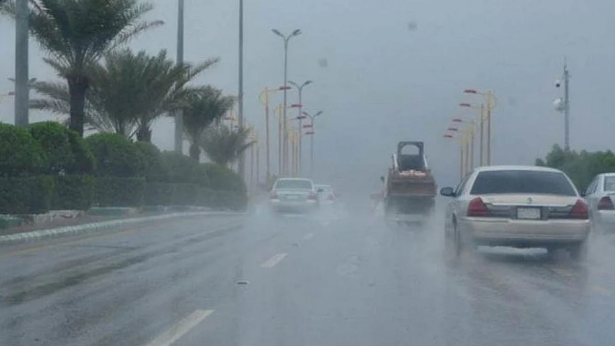 «أمن الطرق» ينبه قائدي المركبات بعسير من أتربة وأمطار غزيرة