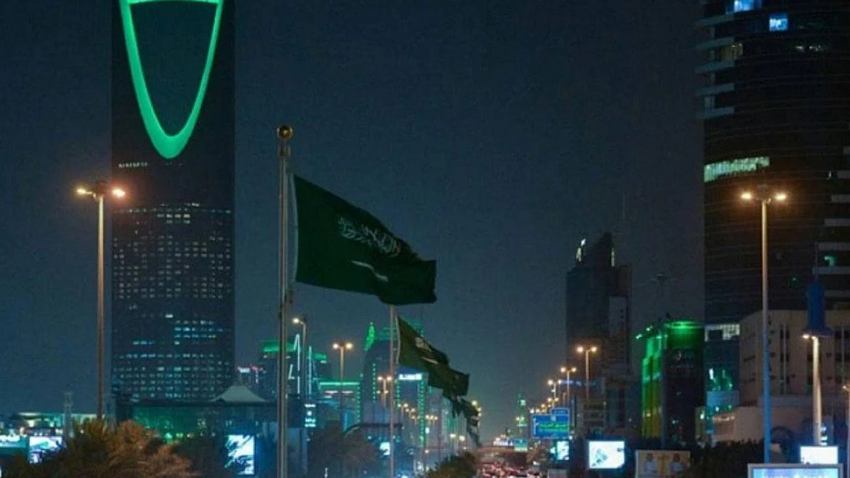 أخبار السعودية.. ضبط شابين وفتاتين إثر تداول فيديو إطلاق نار بالمدينة.. وبرج خليفة يضيء بالعلم السعودي
