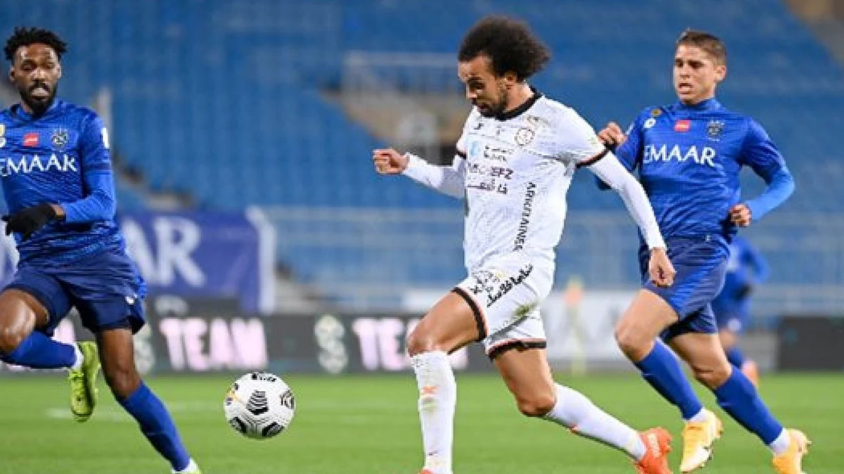 الخضير يقود لقاء الشباب والهلال تحكيميًا