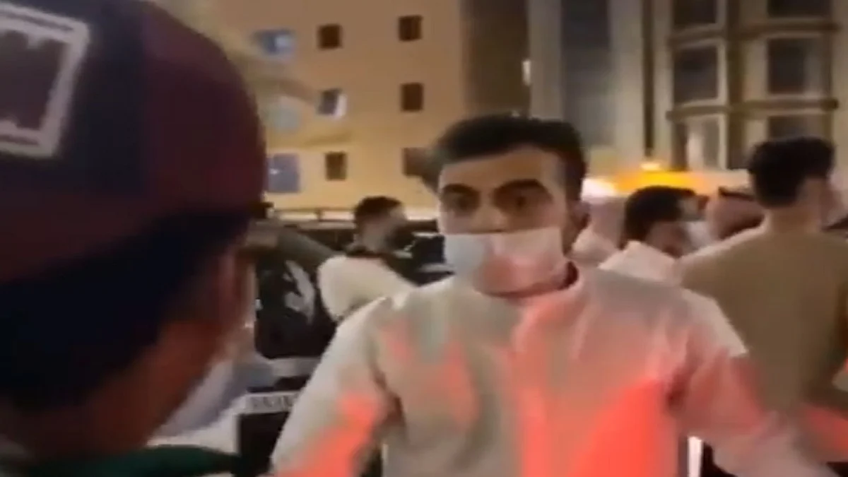 بالفيديو.. مواطن يمنع هروب شخص من دورية أمنية بـ«حركة بسيطة»