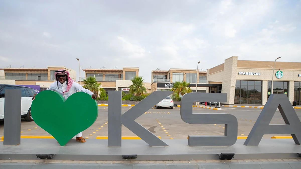 جوميز يحتفل بـ«اليوم الوطني» على طريقته الخاصة