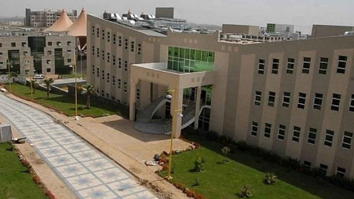 تزامنًا مع اليوم الوطني.. تدشين 3 مسارات للبحث والابتكار بجامعة الملك خالد