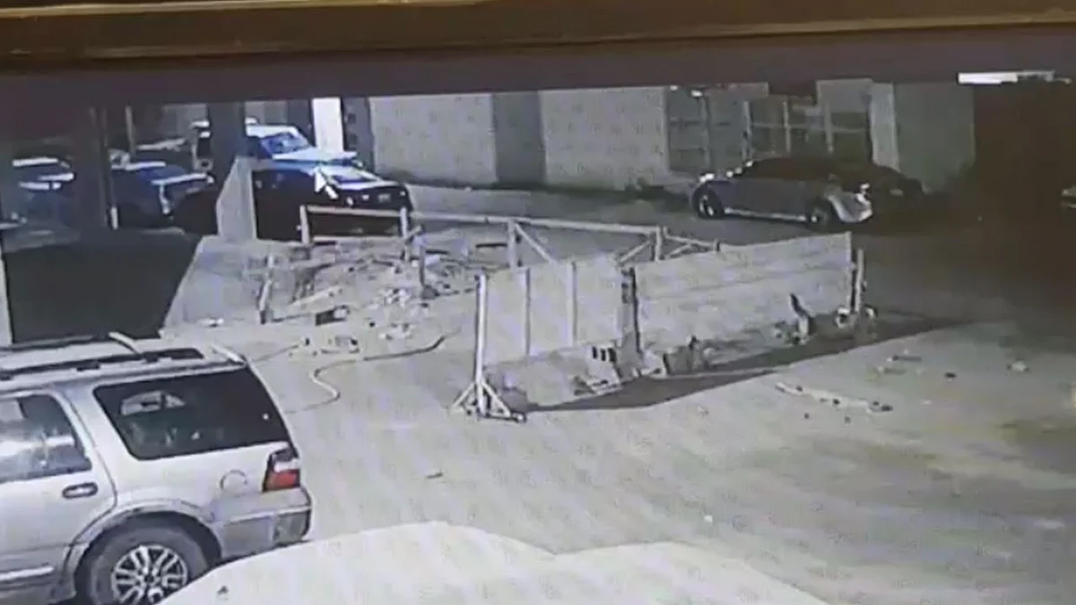 بالفيديو.. لص يسرق سيارة في تبوك ويدهس بها شخصا في ضباء