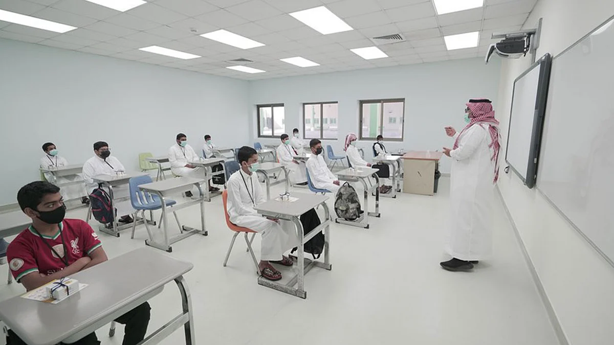«التعليم» تعلن عن إجراءات مستحدثة للطلاب المعفيين من اللقاح.. وتخفف القيود الاحترازية