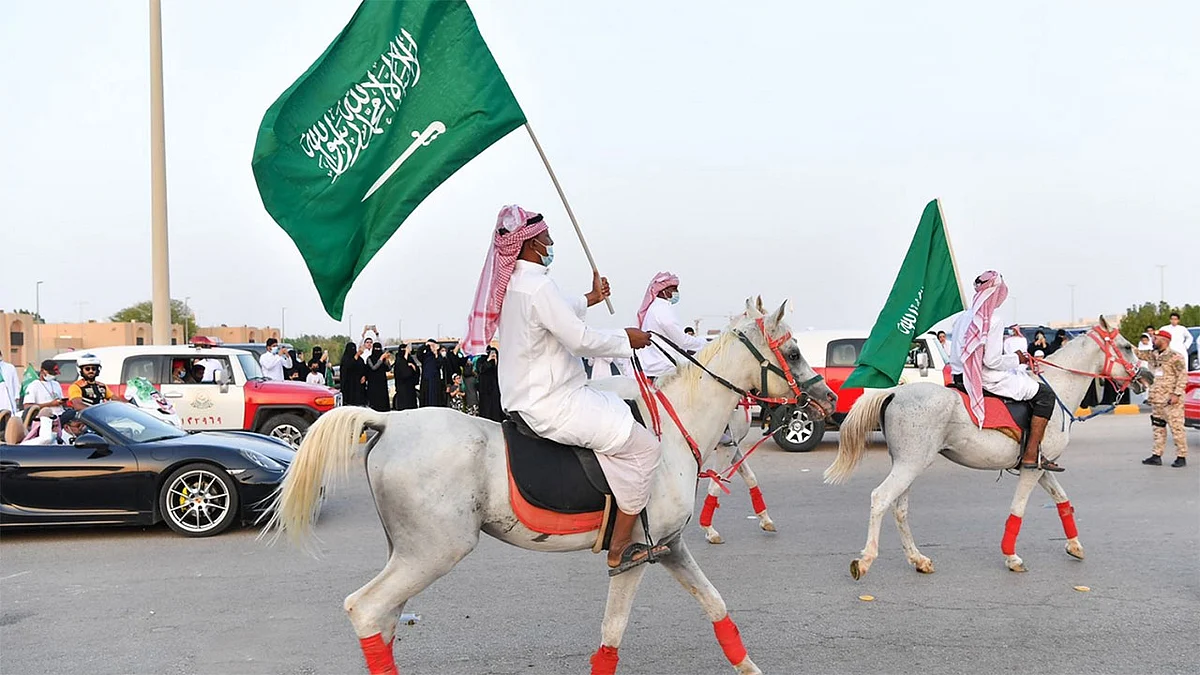الشؤون الثقافية بالحرس الوطني تحتفل باليوم الوطني بمدينة الملك عبدالعزيز السكنية