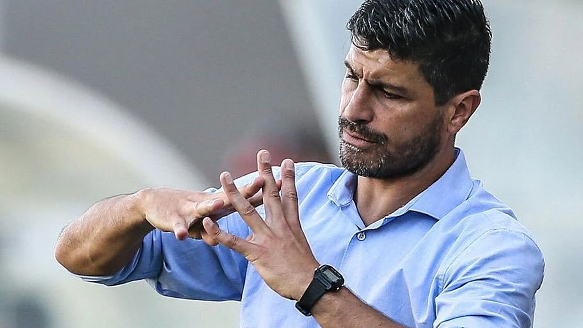 نجم النصر السابق فهد الهريفي يوحه نصائح للمدرب الجديد