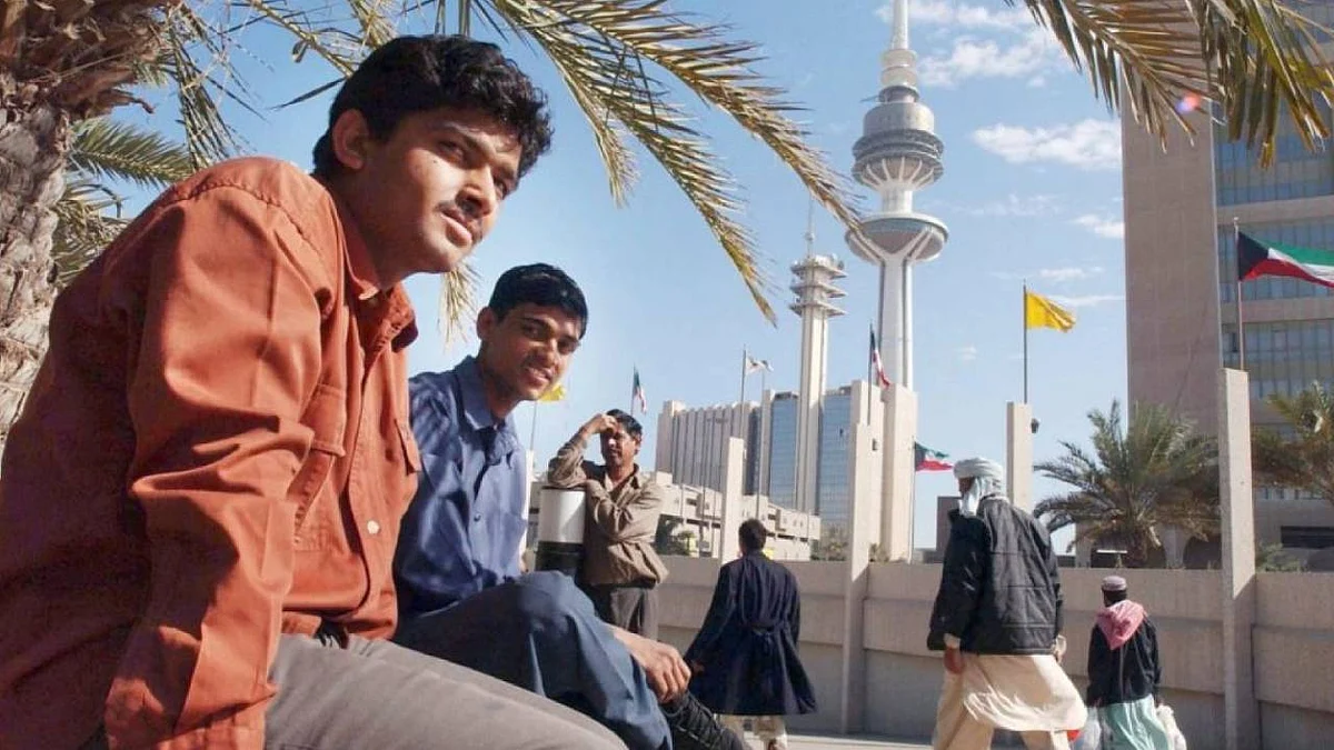 الكويت تحدِّد موعد رفع رسوم «إذن العمل» للوافدين