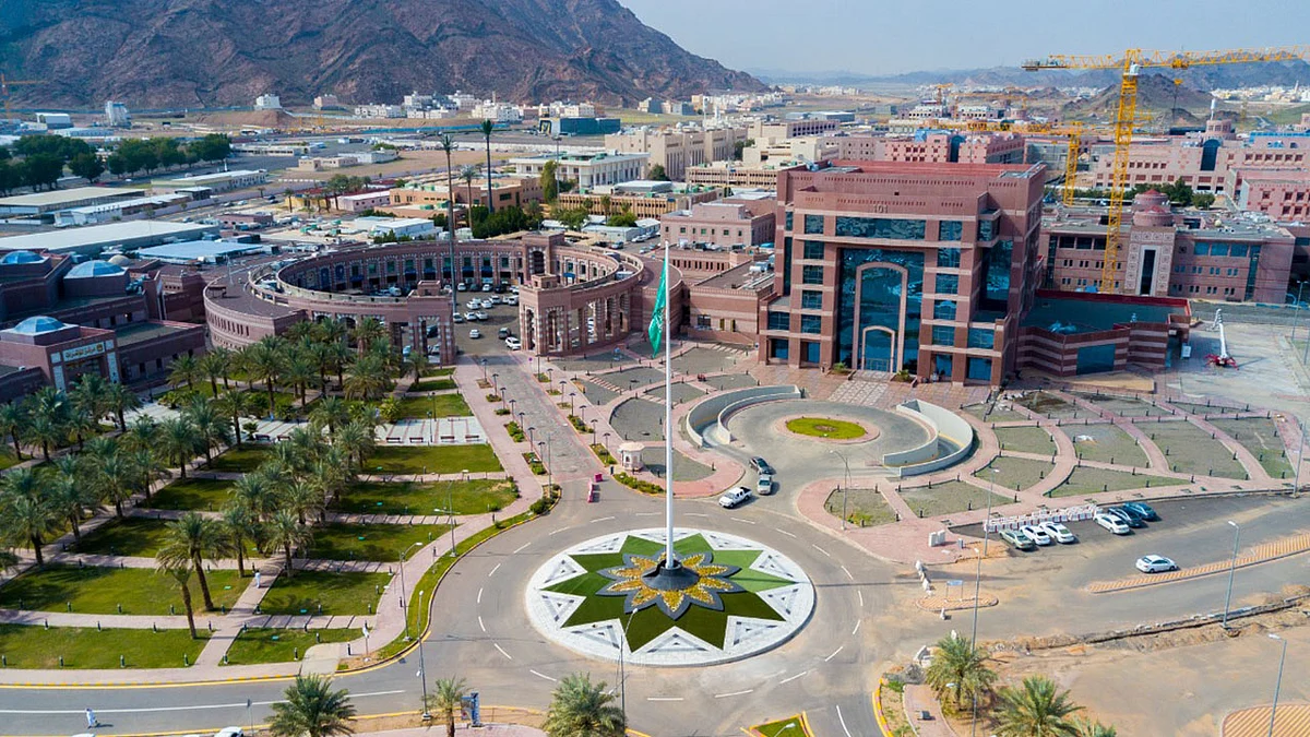 عبارات غير لائقة من عضوة تدريس لطالبات أثناء المحاضرة.. وجامعة طيبة ترد