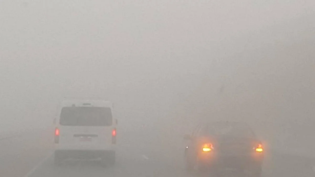 أمن الطرق ينبه قائدي المركبات بالجوف والشرقية.. ضباب وأتربة مثارة