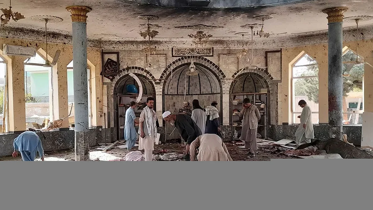 ارتفاع ضحايا تفجير مسجد قندوز بأفغانستان إلى 100.. و«داعش» يتبنى الحادث