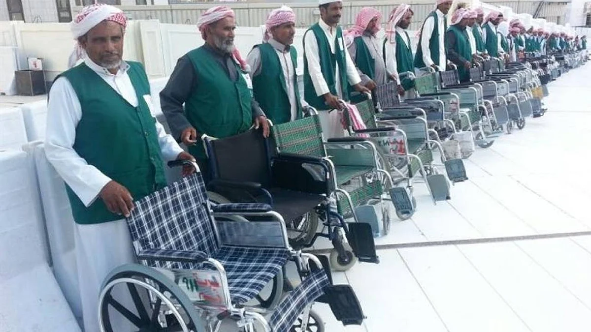 «شؤون الحرمين» تطلق برنامجًا تدريبيًا لدافعي العربات بالمسجد الحرام